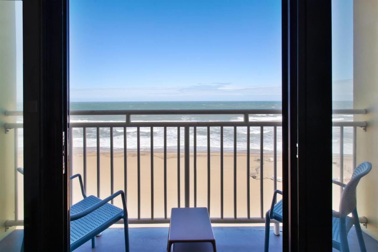 Holiday Inn Express Hotel & Suites Virginia Beach Oceanfront, An Ihg Hotel Екстер'єр фото