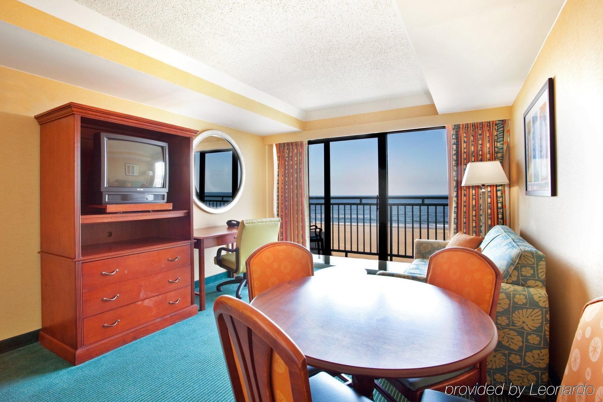 Holiday Inn Express Hotel & Suites Virginia Beach Oceanfront, An Ihg Hotel Номер фото