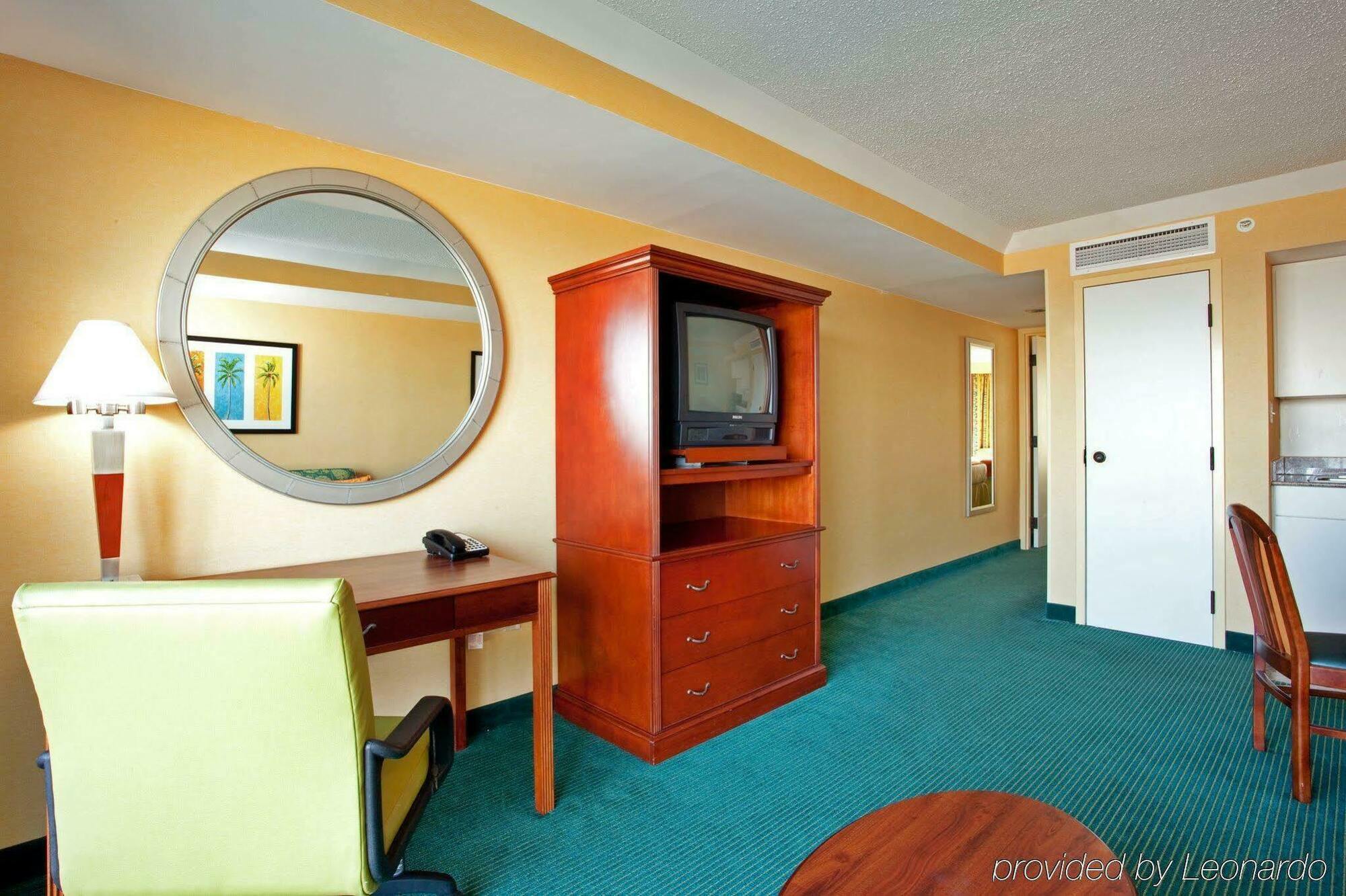 Holiday Inn Express Hotel & Suites Virginia Beach Oceanfront, An Ihg Hotel Номер фото